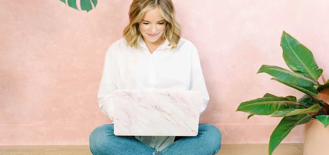 15 Inspiring Positivity Blogs to Lift Your Spirits